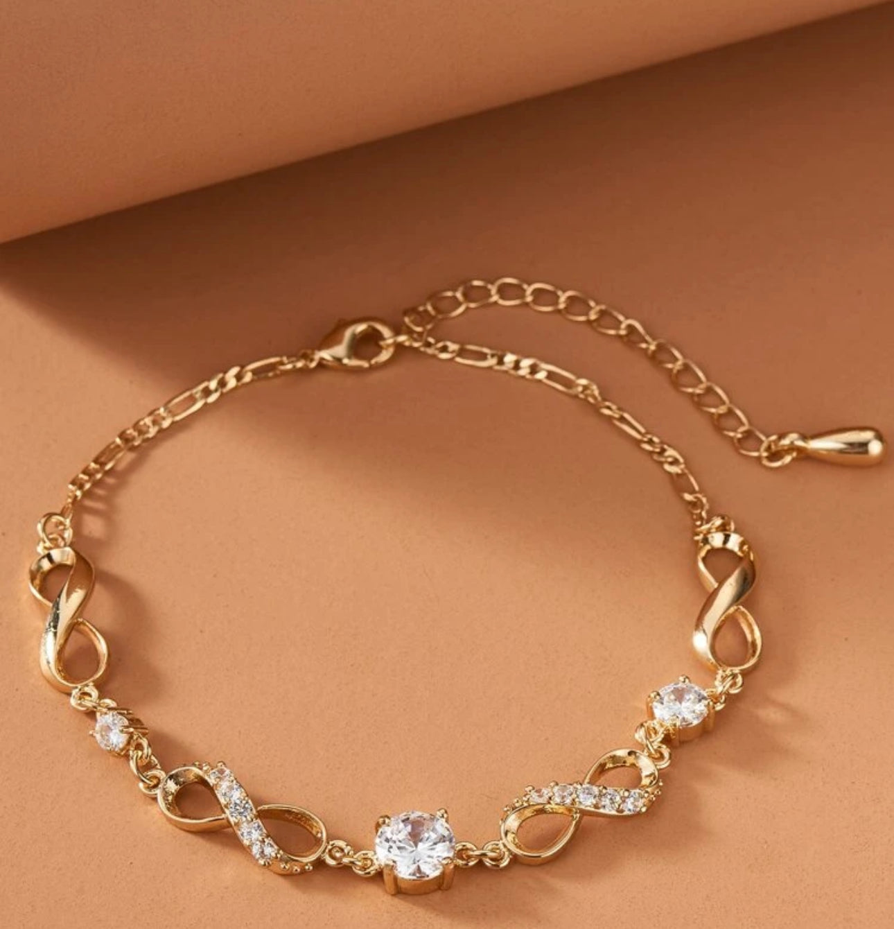Bracelet Doré Infini en Zircon Cubique – Élégance & Brillance