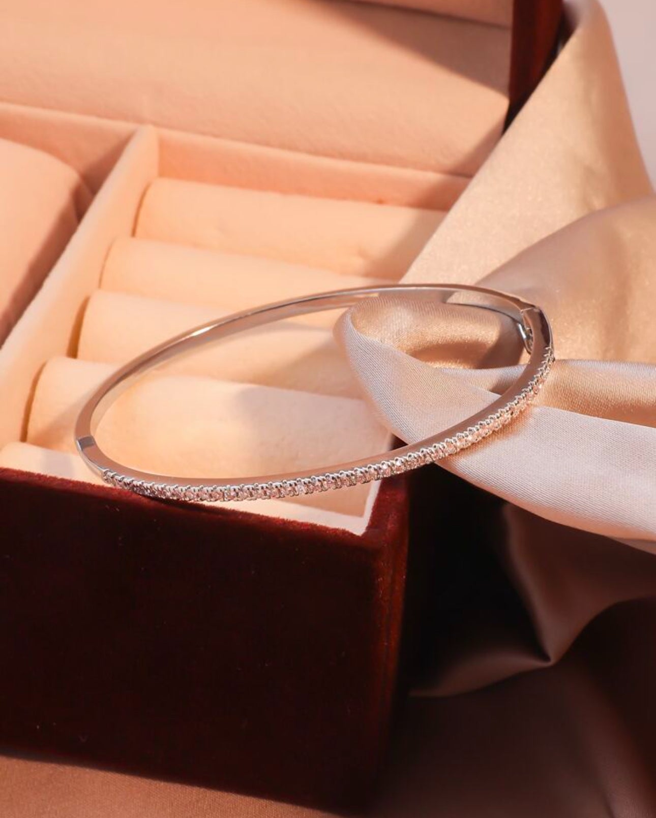Bracelet Femme Doré avec Zircons – Bijou Raffiné en Acier Inoxydable