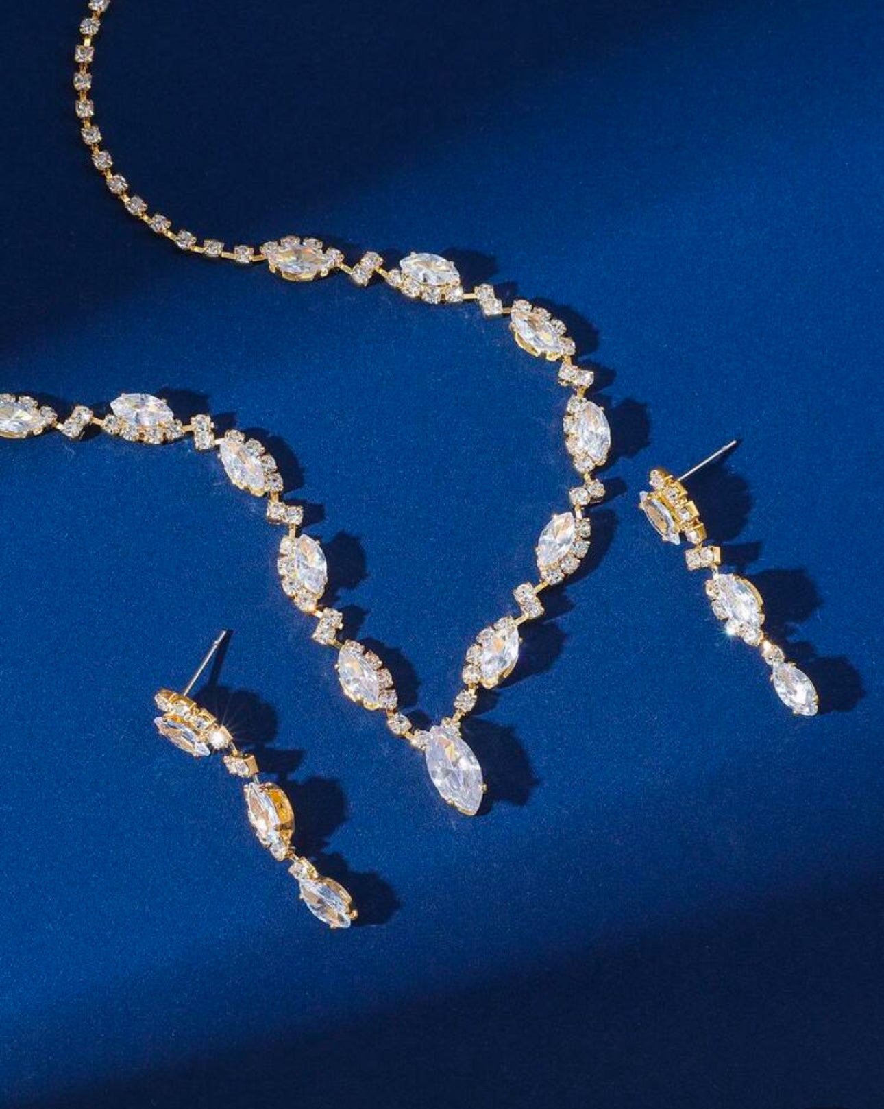 đ Parure Bijoux Femme DorĂ©e â Collier & Boucles dâOreilles ĂlĂ©gantes avec Pierres Brillantes