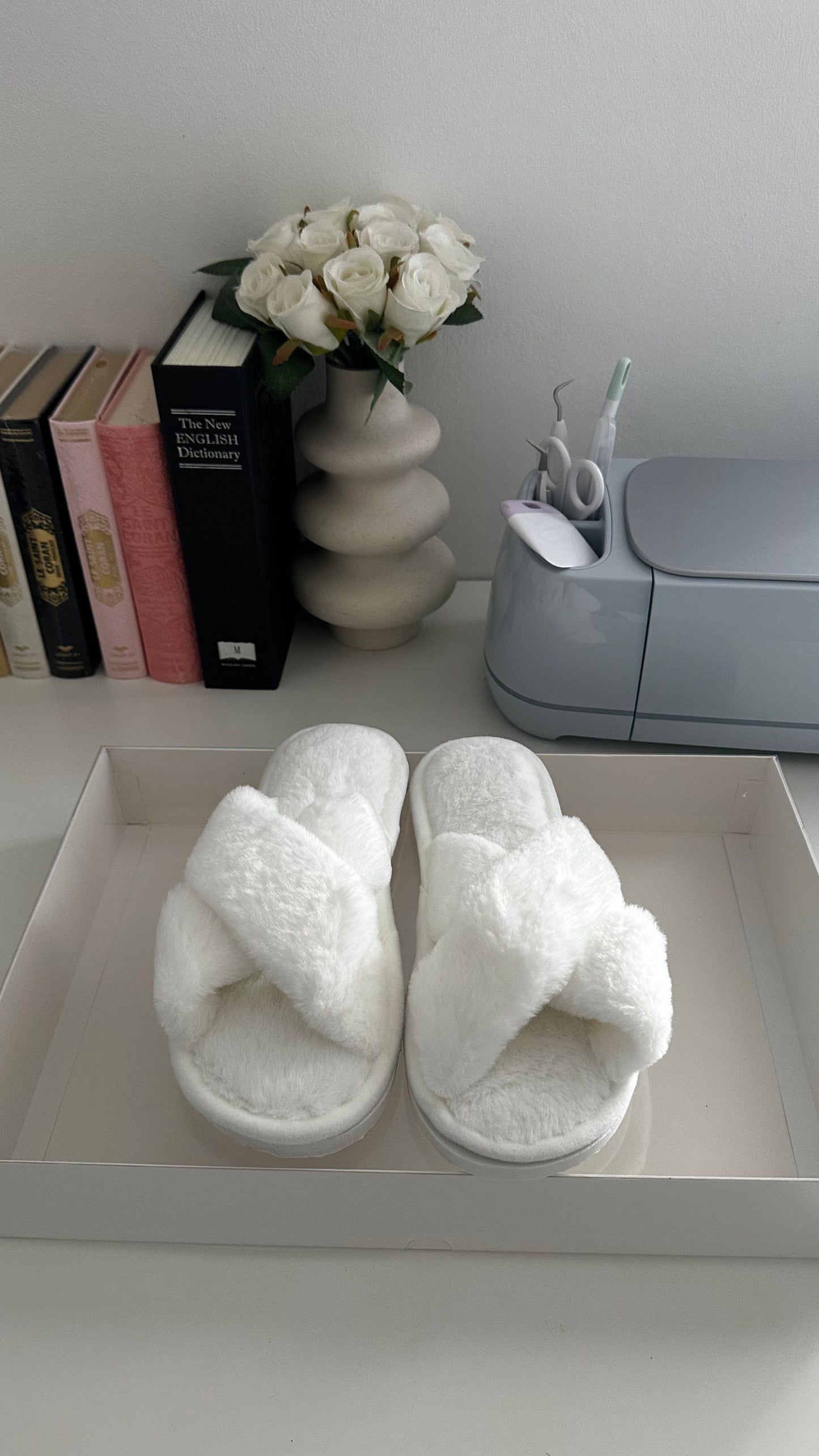 Fluffy open slippers with crossed bands