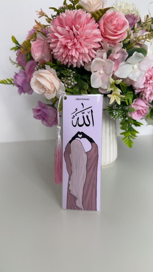 Marque-page avec pompon – l’accessoire indispensable pour vos moments de lecture -2