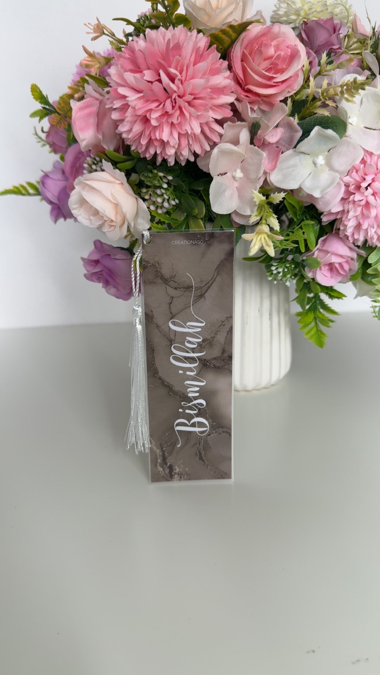 Marque-page avec pompon – l’accessoire indispensable pour vos moments de lecture -5