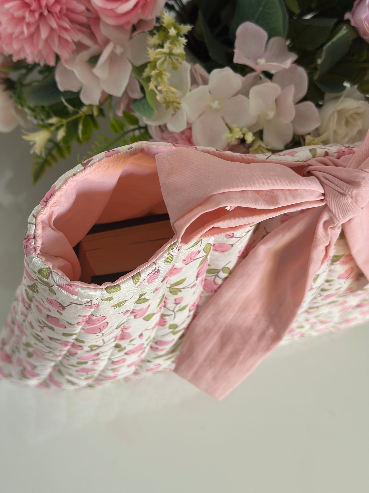 Grande pochette matelassée fleurie – Livre & ordinateur