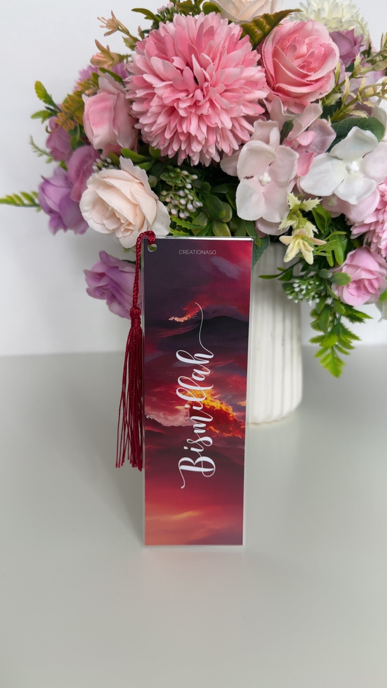 Marque-page avec pompon – l’accessoire indispensable pour vos moments de lecture -3