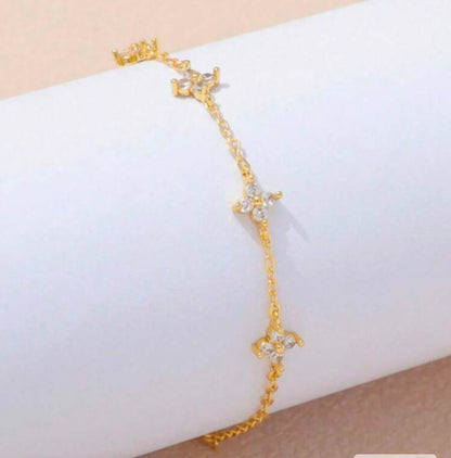 Bracelet doré femme fleuris en zirconium