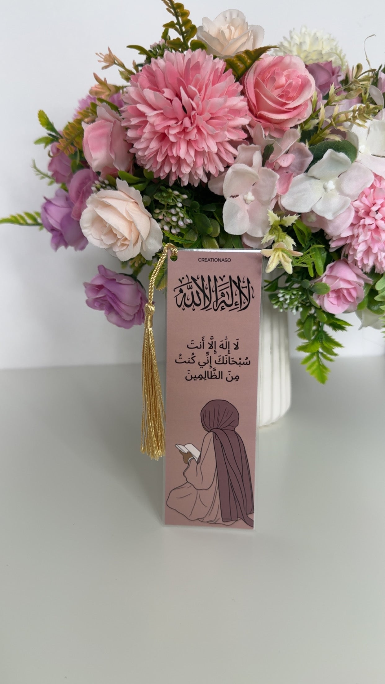 Marque-page avec pompon – l’accessoire indispensable pour vos moments de lecture -1